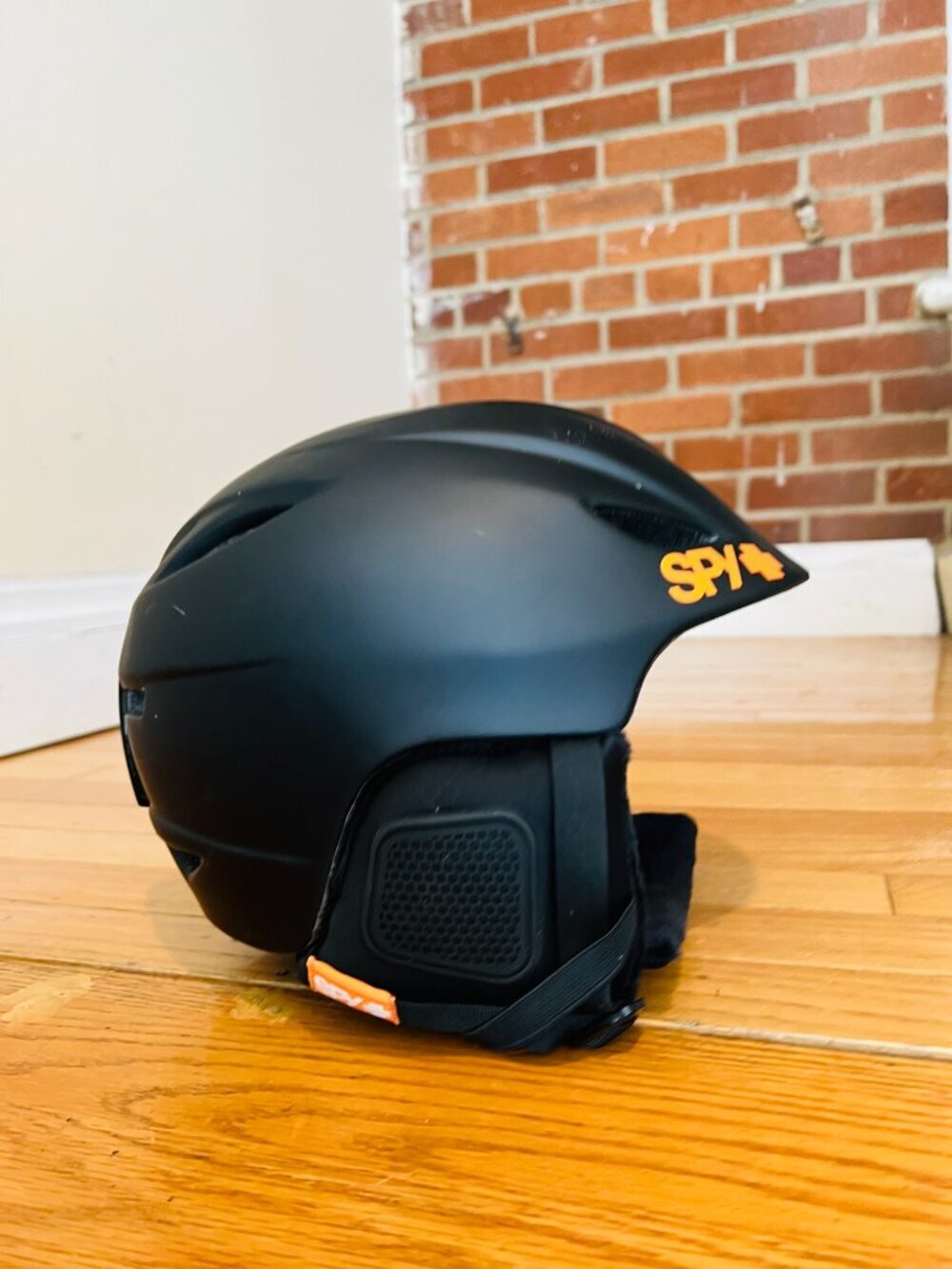 Spy+ Sender Snow Sports Helmet with MIPS Brain Protection. Size Medium